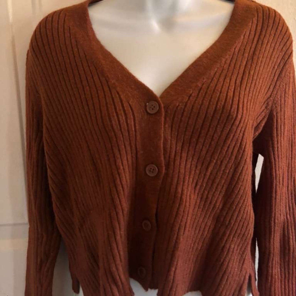 ASOS Rust Ribbed V-Neck Buttoned Cropped Cardigan - Picture 2 of 4